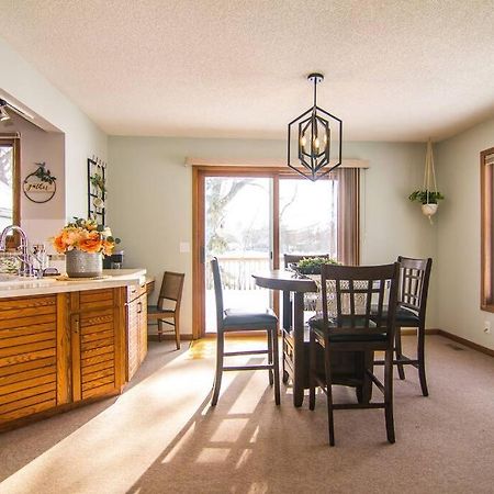 Lake House- Four Bedroom Retreat, King Bed, Beautiful Sunset! ブルックリン・センター エクステリア 写真