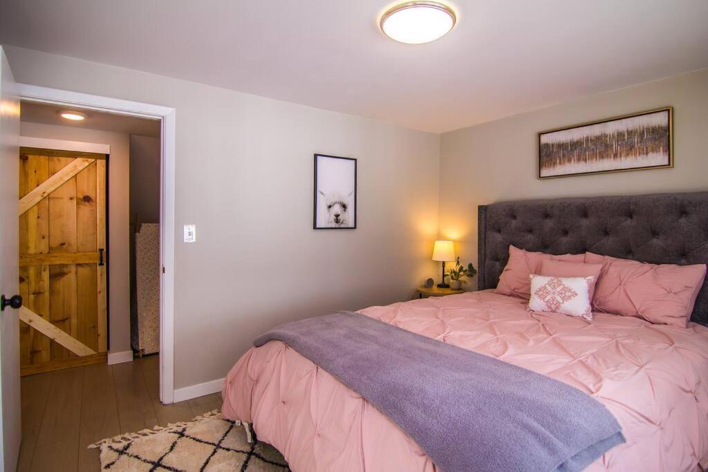 Lake House- Four Bedroom Retreat, King Bed, Beautiful Sunset! ブルックリン・センター エクステリア 写真